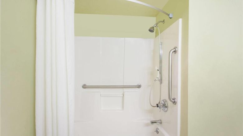 <b>Super 8 Carthage Room</b>. Images powered by <a href="https://iceportal.shijigroup.com/" title="IcePortal" target="_blank">IcePortal</a>.