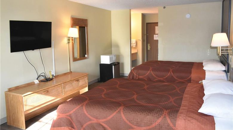 <b>Super 8 Carthage Room</b>. Images powered by <a href="https://iceportal.shijigroup.com/" title="IcePortal" target="_blank">IcePortal</a>.