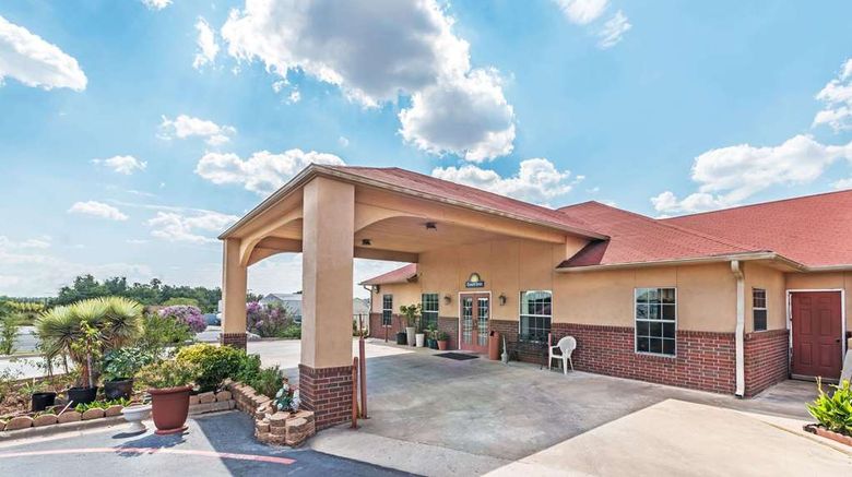 <b>Days Inn Gainesville Exterior</b>. Images powered by <a href="https://iceportal.shijigroup.com/" title="IcePortal" target="_blank">IcePortal</a>.