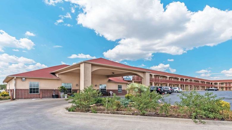 <b>Days Inn Gainesville Exterior</b>. Images powered by <a href="https://iceportal.shijigroup.com/" title="IcePortal" target="_blank">IcePortal</a>.
