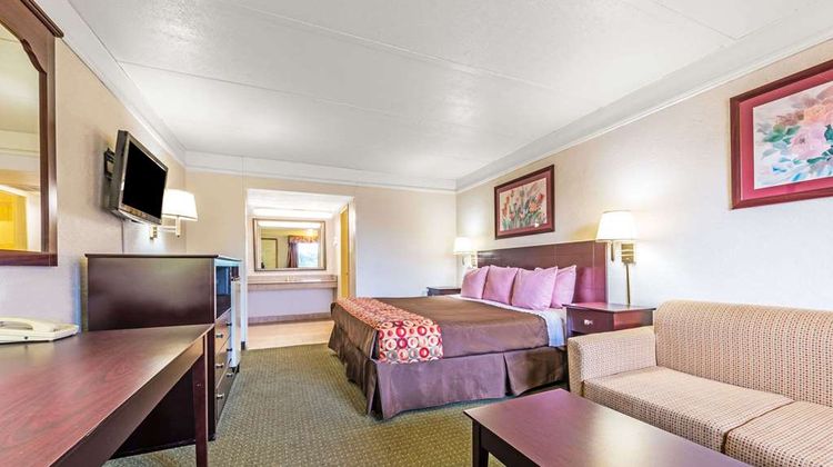 Days Inn Gainesville Room