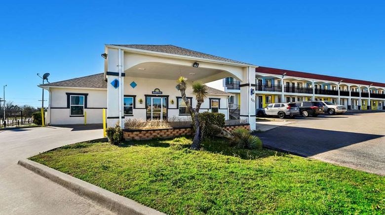 <b>Days Inn Gainesville Exterior</b>. Images powered by <a href="https://iceportal.shijigroup.com/" title="IcePortal" target="_blank">IcePortal</a>.