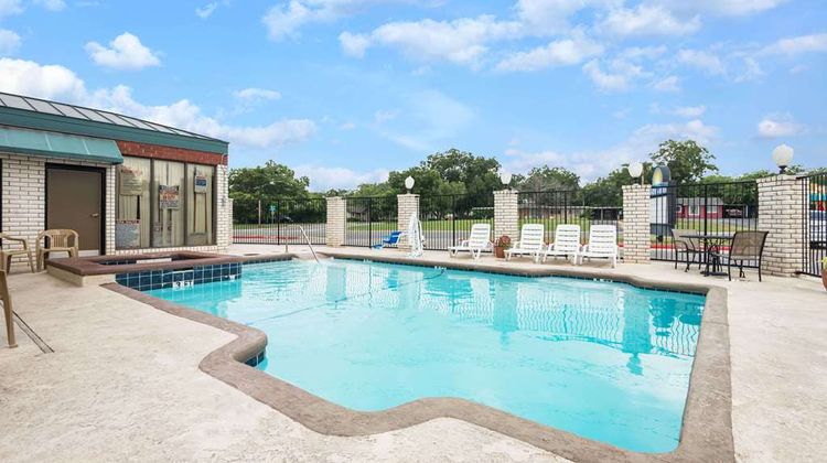 Days Inn New Braunfels Pool