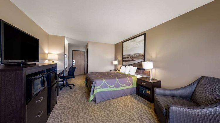 Super 8 Jackson Room