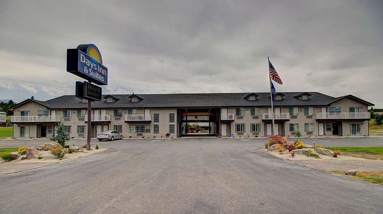 Days Inn & Suites Lolo Exterior