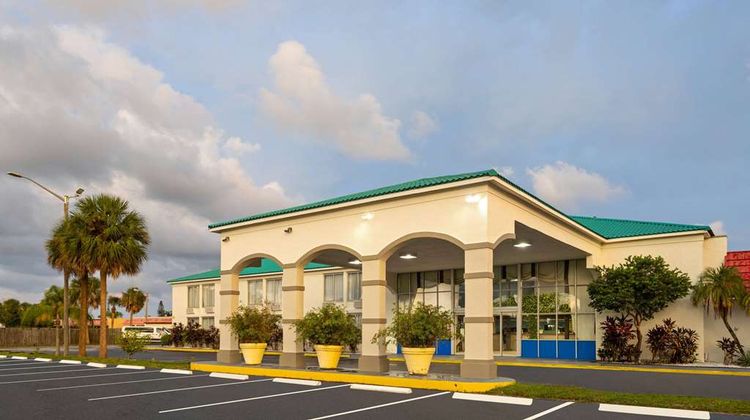 Days Inn by Wyndham Fort Pierce Midtown Exterior