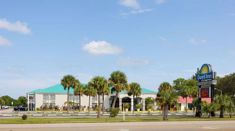 Days Inn by Wyndham Fort Pierce Midtown Exterior