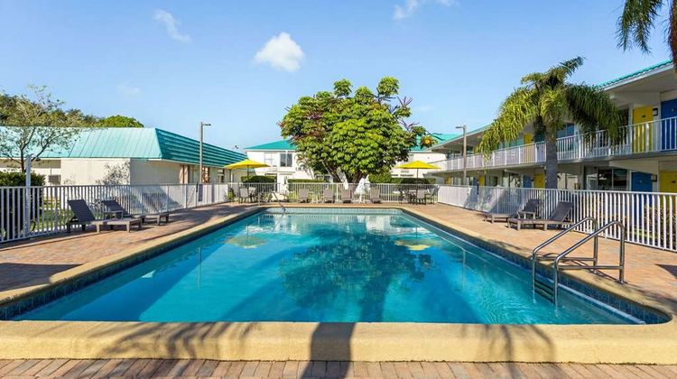 Days Inn by Wyndham Fort Pierce Midtown Pool