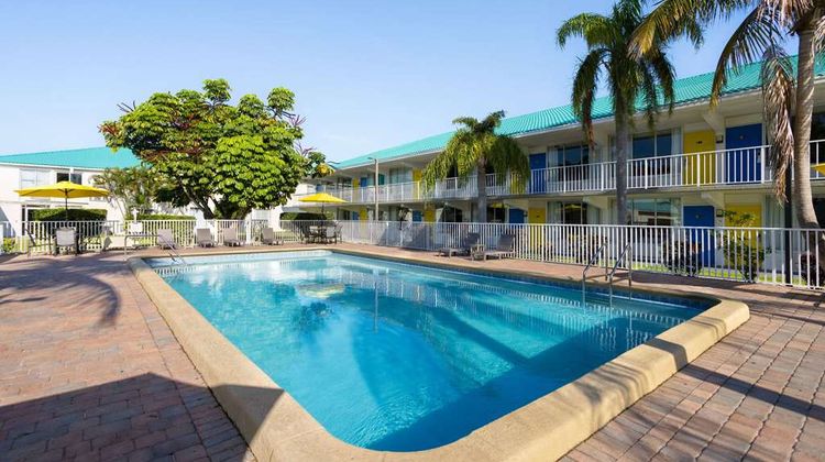 Days Inn by Wyndham Fort Pierce Midtown Pool