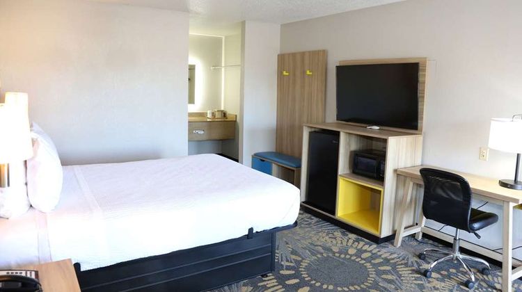 Days Inn Monroe Room