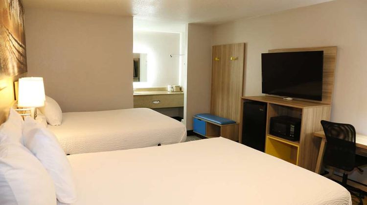 Days Inn Monroe Room