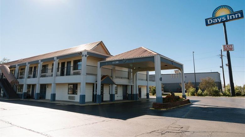 <b>Days Inn Monroe Exterior</b>. Images powered by <a href="https://iceportal.shijigroup.com/" title="IcePortal" target="_blank">IcePortal</a>.