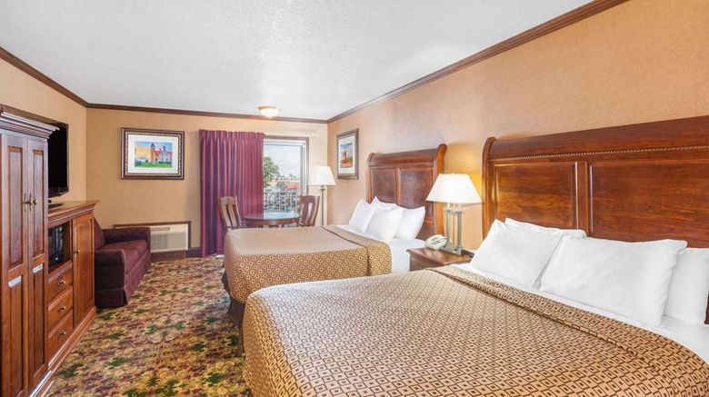 <b>Ramada Mackinaw City Waterfront Room</b>. Images powered by <a href="https://iceportal.shijigroup.com/" title="IcePortal" target="_blank">IcePortal</a>.