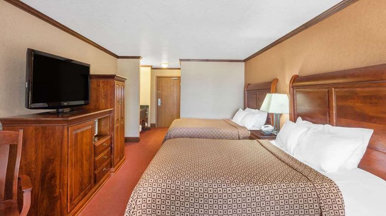 <b>Ramada Mackinaw City Waterfront Room</b>. Images powered by <a href="https://iceportal.shijigroup.com/" title="IcePortal" target="_blank">IcePortal</a>.