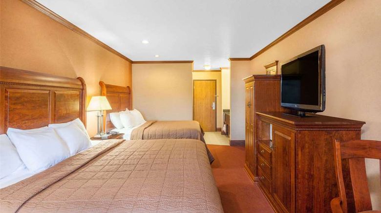 <b>Ramada Mackinaw City Waterfront Room</b>. Images powered by <a href="https://iceportal.shijigroup.com/" title="IcePortal" target="_blank">IcePortal</a>.