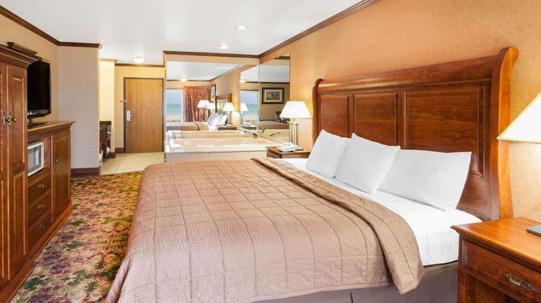 <b>Ramada Mackinaw City Waterfront Suite</b>. Images powered by <a href="https://iceportal.shijigroup.com/" title="IcePortal" target="_blank">IcePortal</a>.