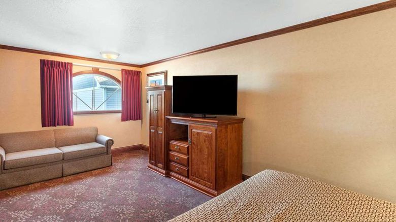 <b>Ramada Mackinaw City Waterfront Suite</b>. Images powered by <a href="https://iceportal.shijigroup.com/" title="IcePortal" target="_blank">IcePortal</a>.