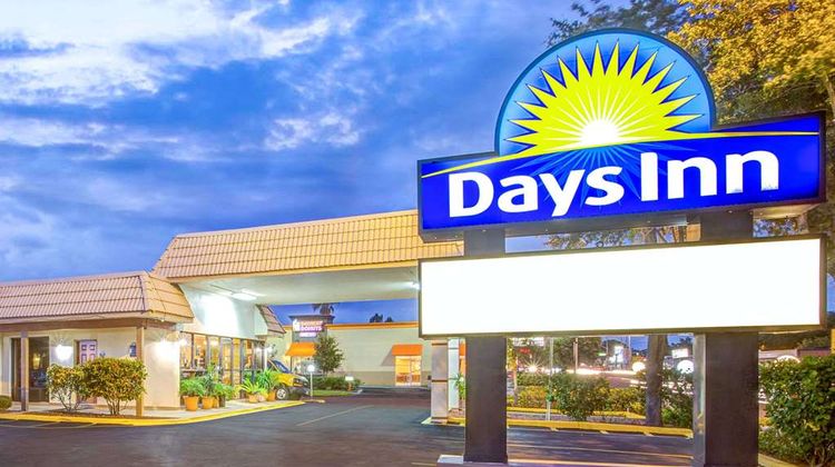 Days Inn St. Petersburg Central Exterior