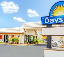 Days Inn St. Petersburg Central Exterior
