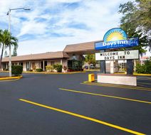 Days Inn St. Petersburg Central Exterior