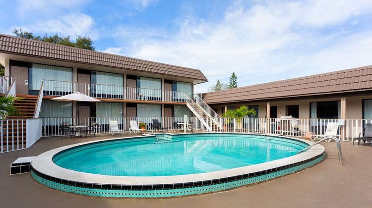 Days Inn St. Petersburg Central Pool