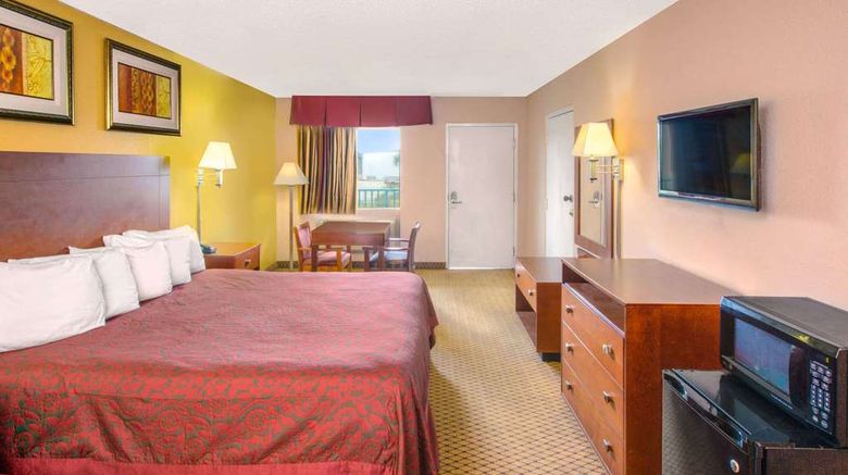 <b>Days Inn Gulfport Room</b>. Images powered by <a href="https://iceportal.shijigroup.com/" title="IcePortal" target="_blank">IcePortal</a>.