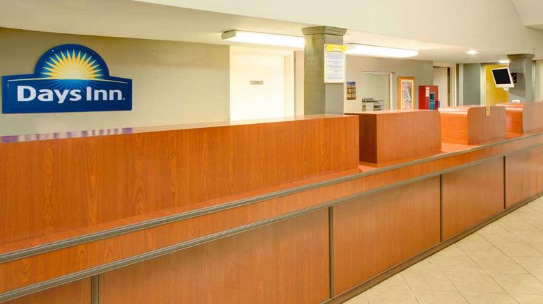 <b>Days Inn Gulfport Lobby</b>. Images powered by <a href="https://iceportal.shijigroup.com/" title="IcePortal" target="_blank">IcePortal</a>.