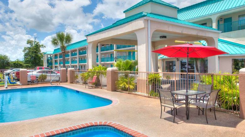 <b>Days Inn Gulfport Pool</b>. Images powered by <a href="https://iceportal.shijigroup.com/" title="IcePortal" target="_blank">IcePortal</a>.