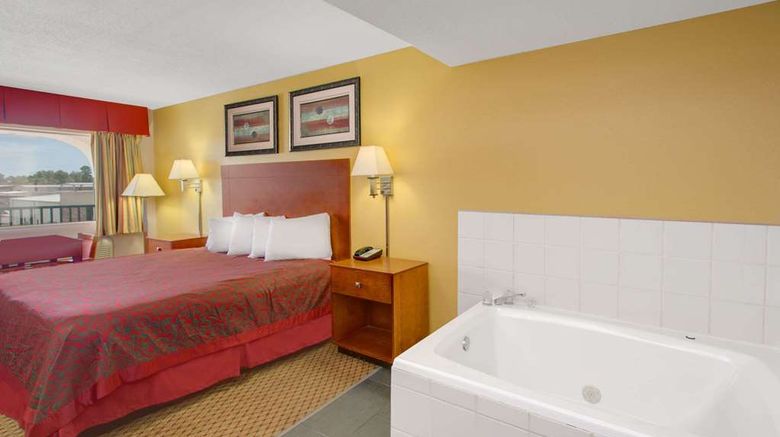 <b>Days Inn Gulfport Room</b>. Images powered by <a href="https://iceportal.shijigroup.com/" title="IcePortal" target="_blank">IcePortal</a>.