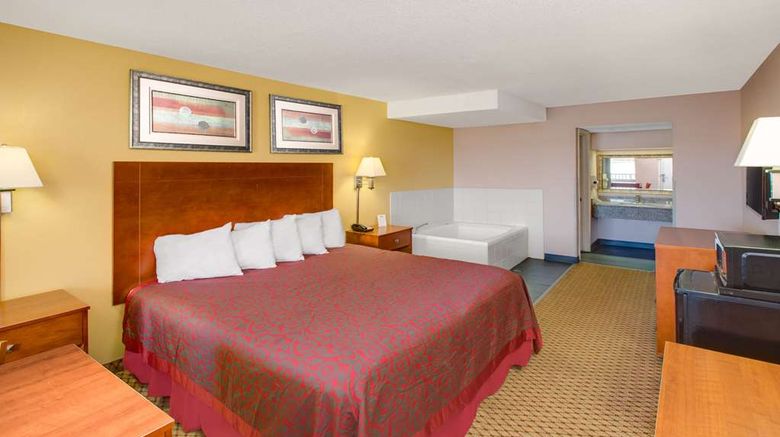 <b>Days Inn Gulfport Room</b>. Images powered by <a href="https://iceportal.shijigroup.com/" title="IcePortal" target="_blank">IcePortal</a>.