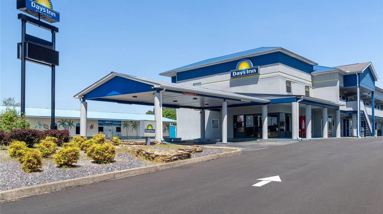 <b>Days Inn Greeneville Exterior</b>. Images powered by <a href="https://iceportal.shijigroup.com/" title="IcePortal" target="_blank">IcePortal</a>.
