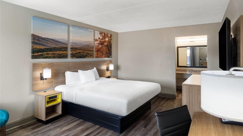 <b>Days Inn Greeneville Room</b>. Images powered by <a href="https://iceportal.shijigroup.com/" title="IcePortal" target="_blank">IcePortal</a>.