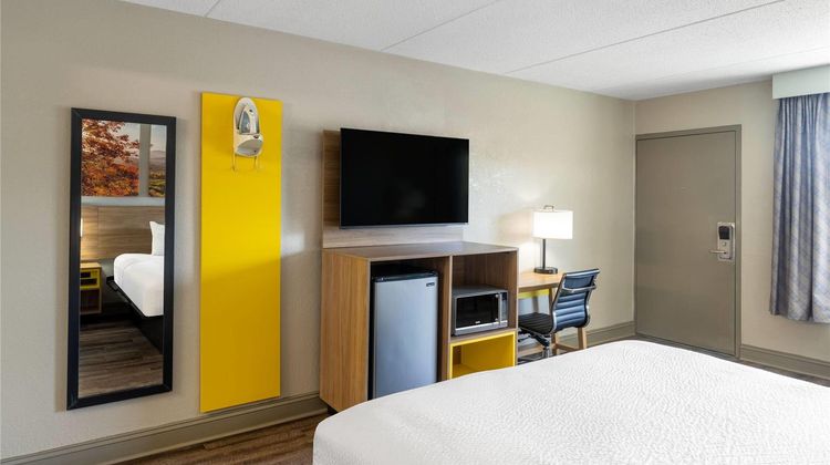 Days Inn Greeneville Room