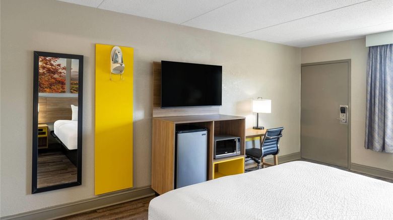 <b>Days Inn Greeneville Room</b>. Images powered by <a href="https://iceportal.shijigroup.com/" title="IcePortal" target="_blank">IcePortal</a>.