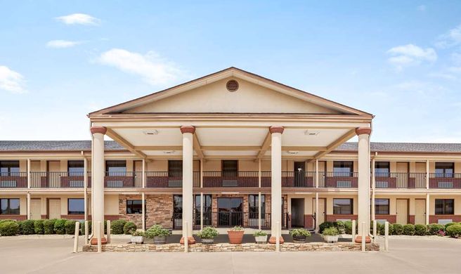 Days Inn Paris Exterior