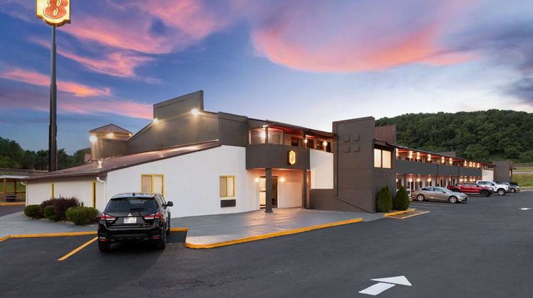 Super 8 Bridgeport/Clarksburg Area Exterior