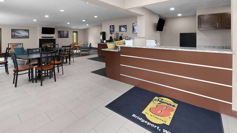 <b>Super 8 Bridgeport/Clarksburg Area Lobby</b>. Images powered by <a href="https://iceportal.shijigroup.com/" title="IcePortal" target="_blank">IcePortal</a>.