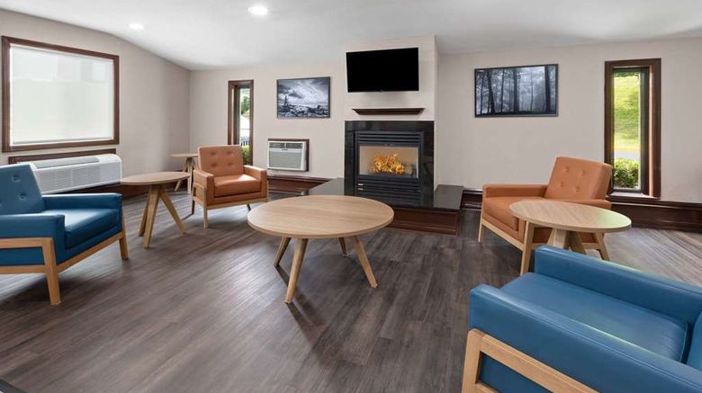 <b>Super 8 Bridgeport/Clarksburg Area Lobby</b>. Images powered by <a href="https://iceportal.shijigroup.com/" title="IcePortal" target="_blank">IcePortal</a>.