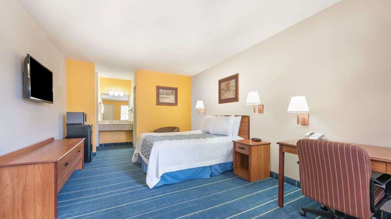<b>Days Inn Bryan College Station Room</b>. Images powered by <a href="https://iceportal.shijigroup.com/" title="IcePortal" target="_blank">IcePortal</a>.