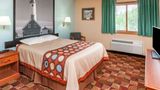 Super 8 Shipshewana Suite