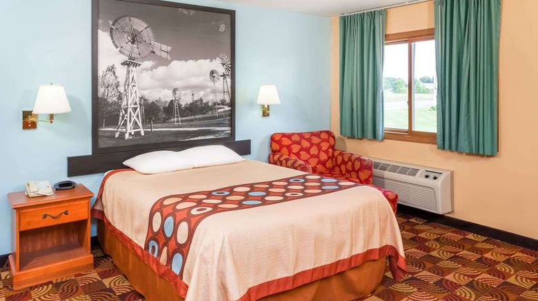 <b>Super 8 Shipshewana Room</b>. Images powered by <a href="https://iceportal.shijigroup.com/" title="IcePortal" target="_blank">IcePortal</a>.
