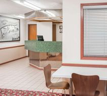 Super 8 Shipshewana Lobby