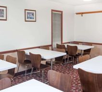 Super 8 Shipshewana Lobby