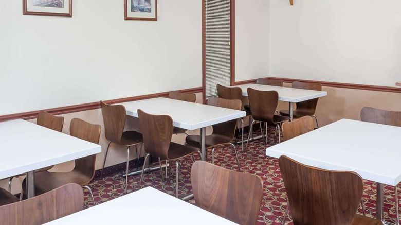<b>Super 8 Shipshewana Lobby</b>. Images powered by <a href="https://iceportal.shijigroup.com/" title="IcePortal" target="_blank">IcePortal</a>.
