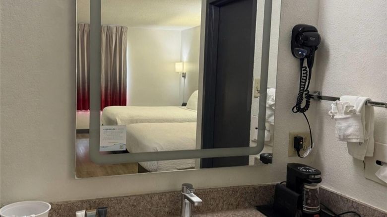 <b>Ramada Harrisonburg Room</b>. Images powered by <a href="https://iceportal.shijigroup.com/" title="IcePortal" target="_blank">IcePortal</a>.