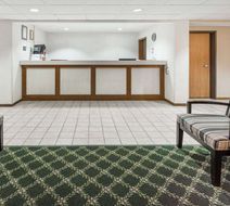 AmericInn by Wyndham Columbus Lobby