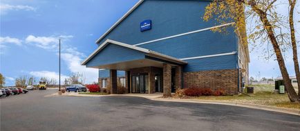 AmericInn by Wyndham Columbus Exterior