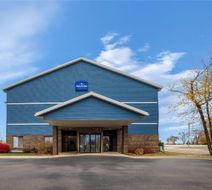 AmericInn by Wyndham Columbus Exterior