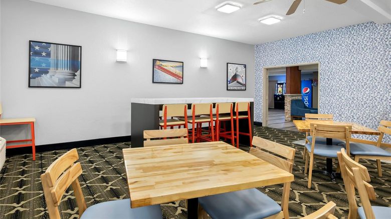 <b>AmericInn by Wyndham Columbus Restaurant</b>. Images powered by <a href="https://iceportal.shijigroup.com/" title="IcePortal" target="_blank">IcePortal</a>.