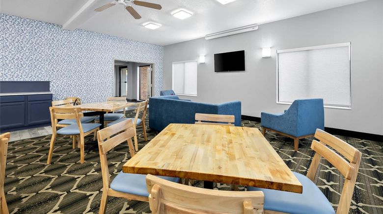 <b>AmericInn by Wyndham Columbus Restaurant</b>. Images powered by <a href="https://iceportal.shijigroup.com/" title="IcePortal" target="_blank">IcePortal</a>.